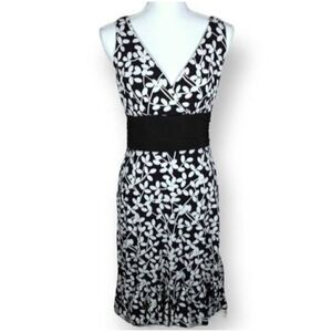 WHITE HOUSE BLACK MARKET BLACK & WHITE DRESS SZ.S EUC.